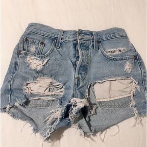 Levi’s 501 Denim Shorts 
Light washed 
Size:25